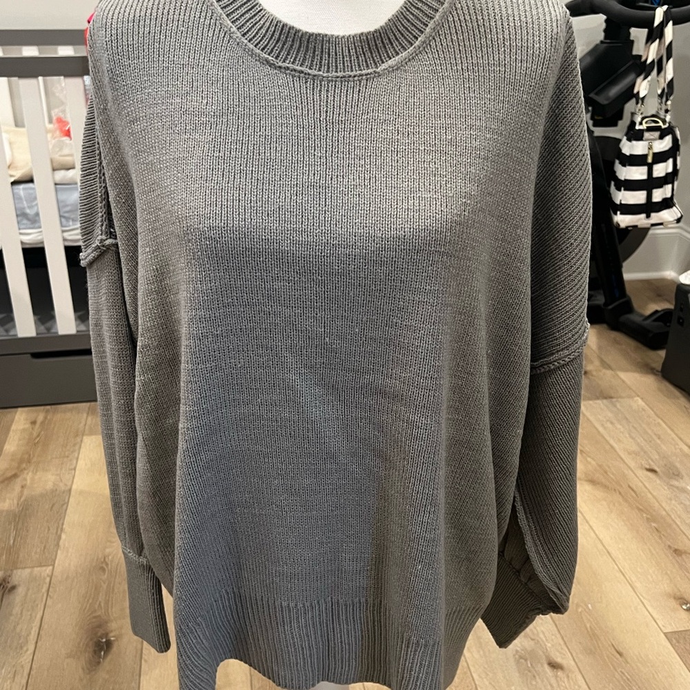 Gray long sleeve sweater Size L